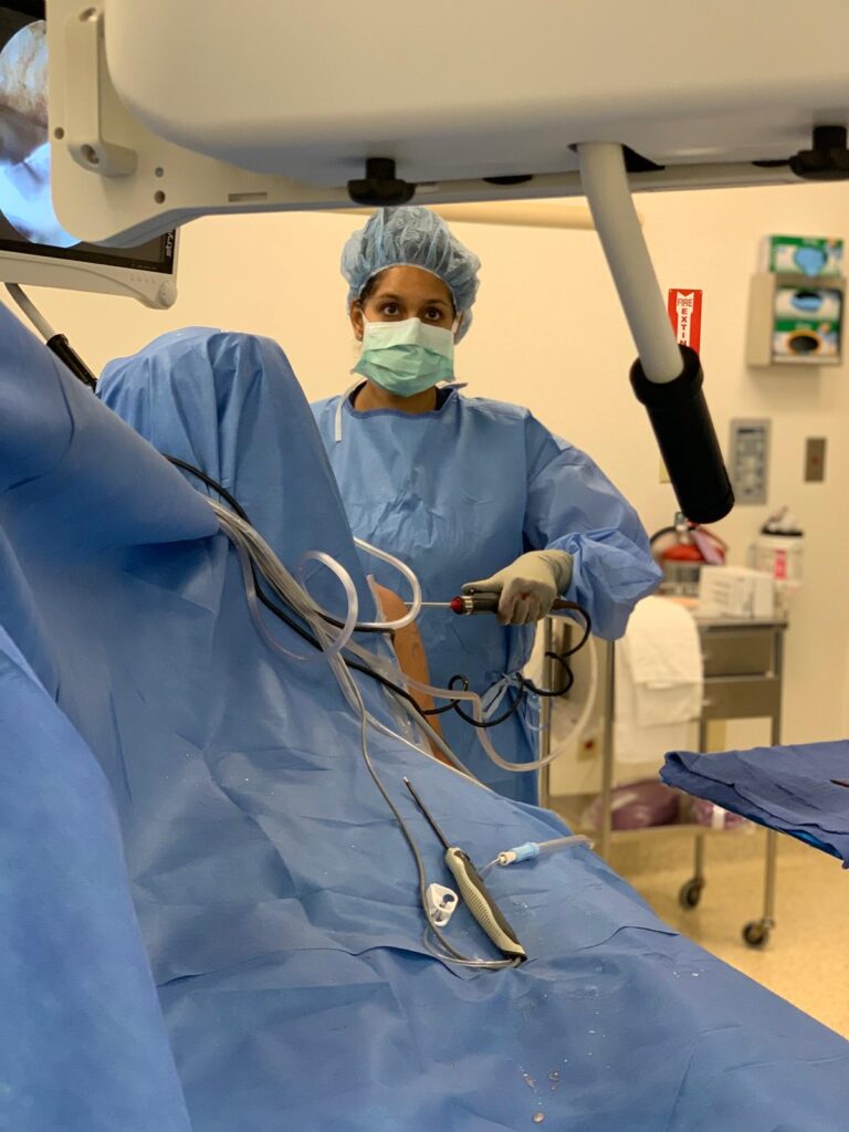 knee surgeon during minimally invasive surgery